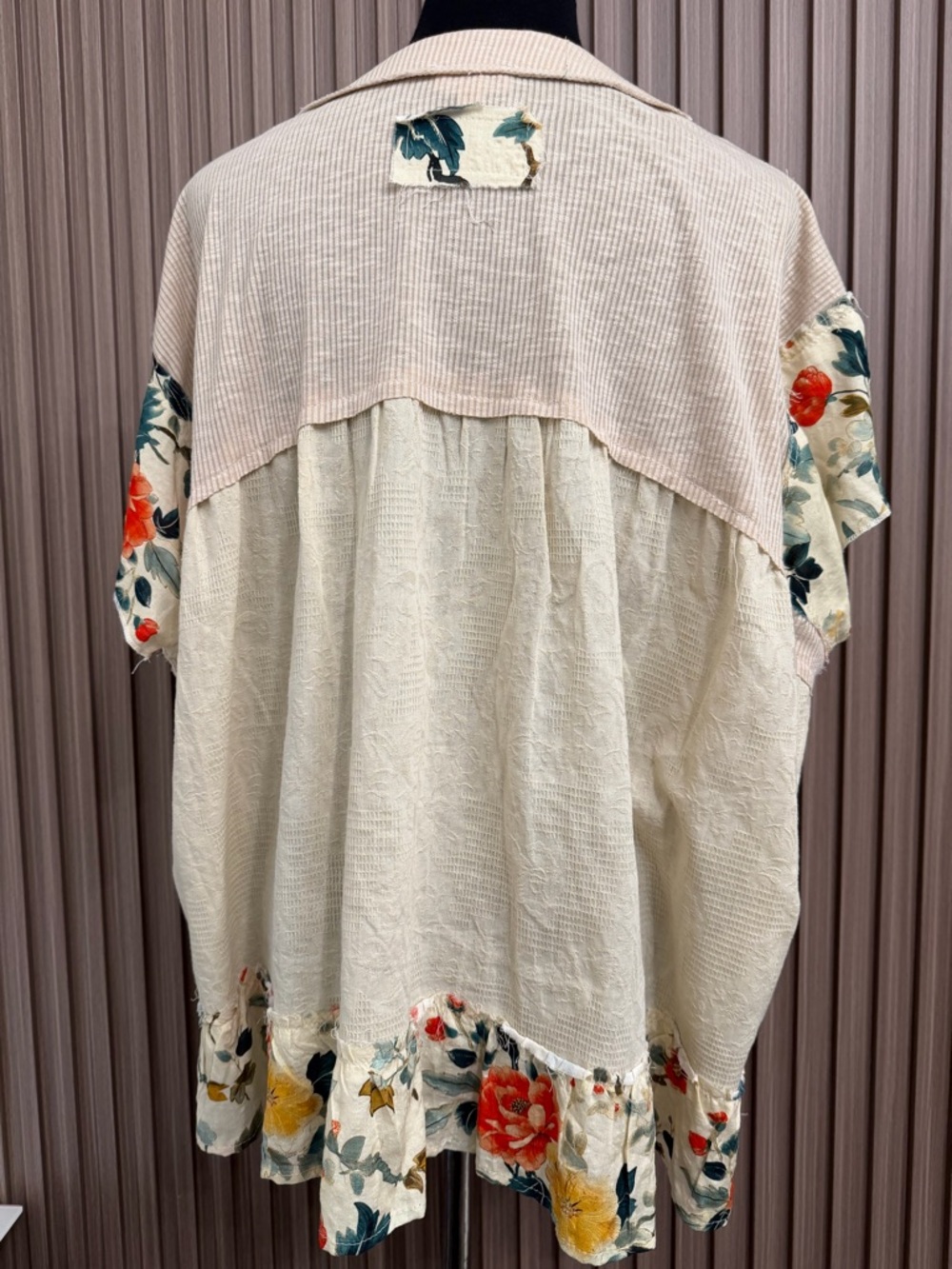 POL Beige Textured Ribbed Short Sleeve Ruffle Hem Relaxed Oversized Top Size S - Picture 6 of 14